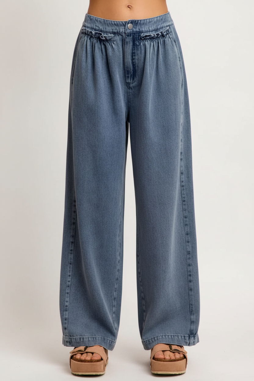 Front facing pants detail